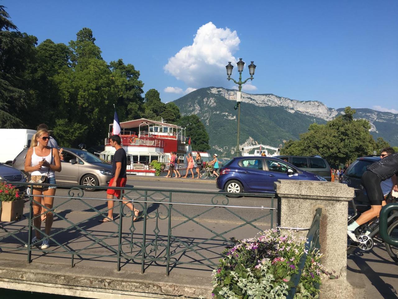 Relax In Apartment Annecy Luaran gambar
